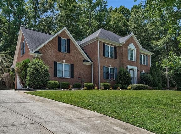 2nd image of 2851 Arrowwood Ln