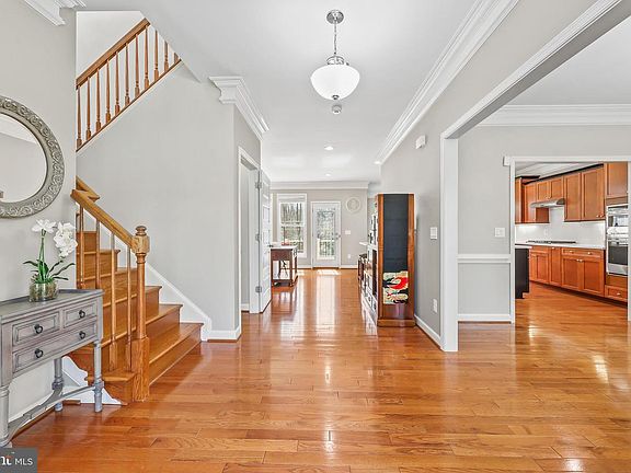 5th image of 7022 Barclay Dr
