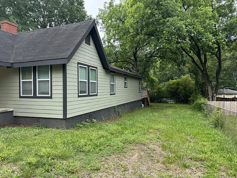906 Skyland St — Photo 3