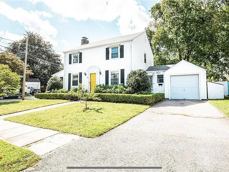 81 Mayflower Dr — Photo 4