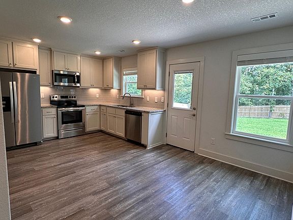 5th image of 263 Kinross Dr