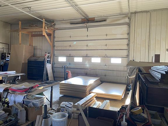 4th image of 318 Industrial Dr