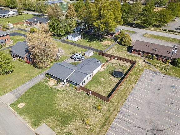 3rd image of 923 Hermitage Dr