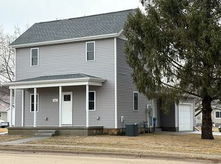 522 2nd Ave SW, Cascade, IA 52033