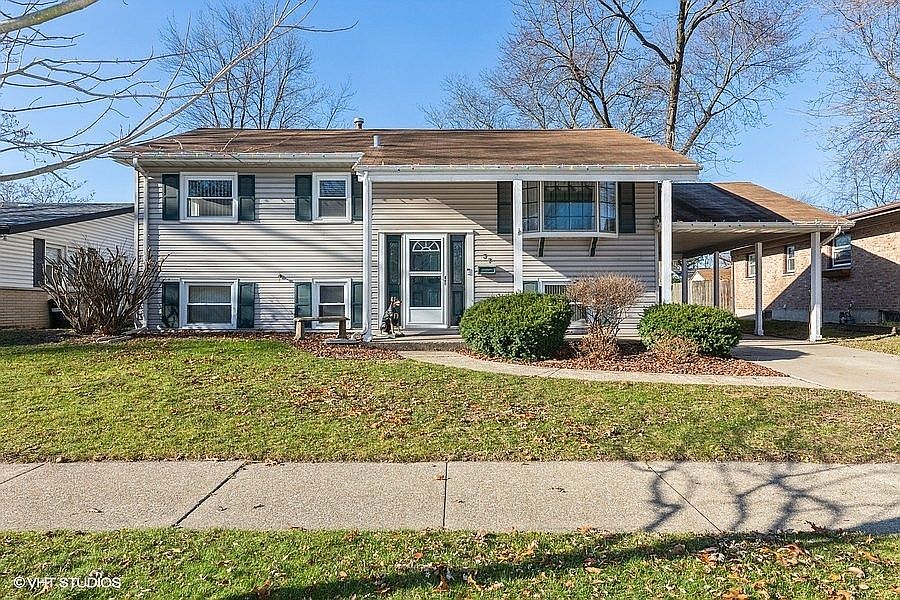 1st image of 37 Arapaho Dr