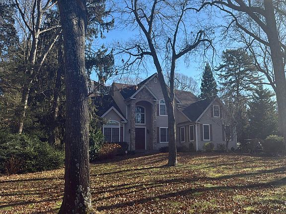 3rd image of 863 Larkfield Rd