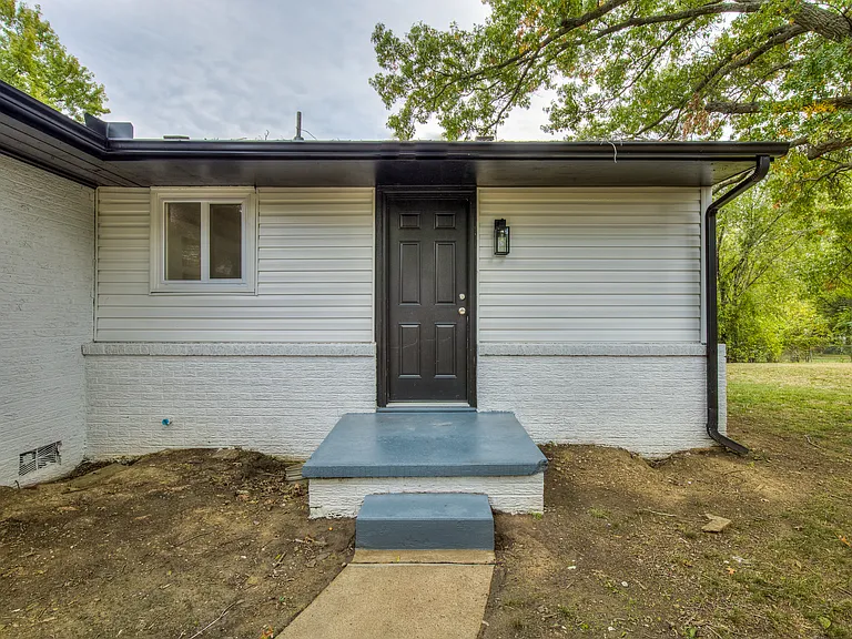349 SE Rockwood Ave — Photo 48