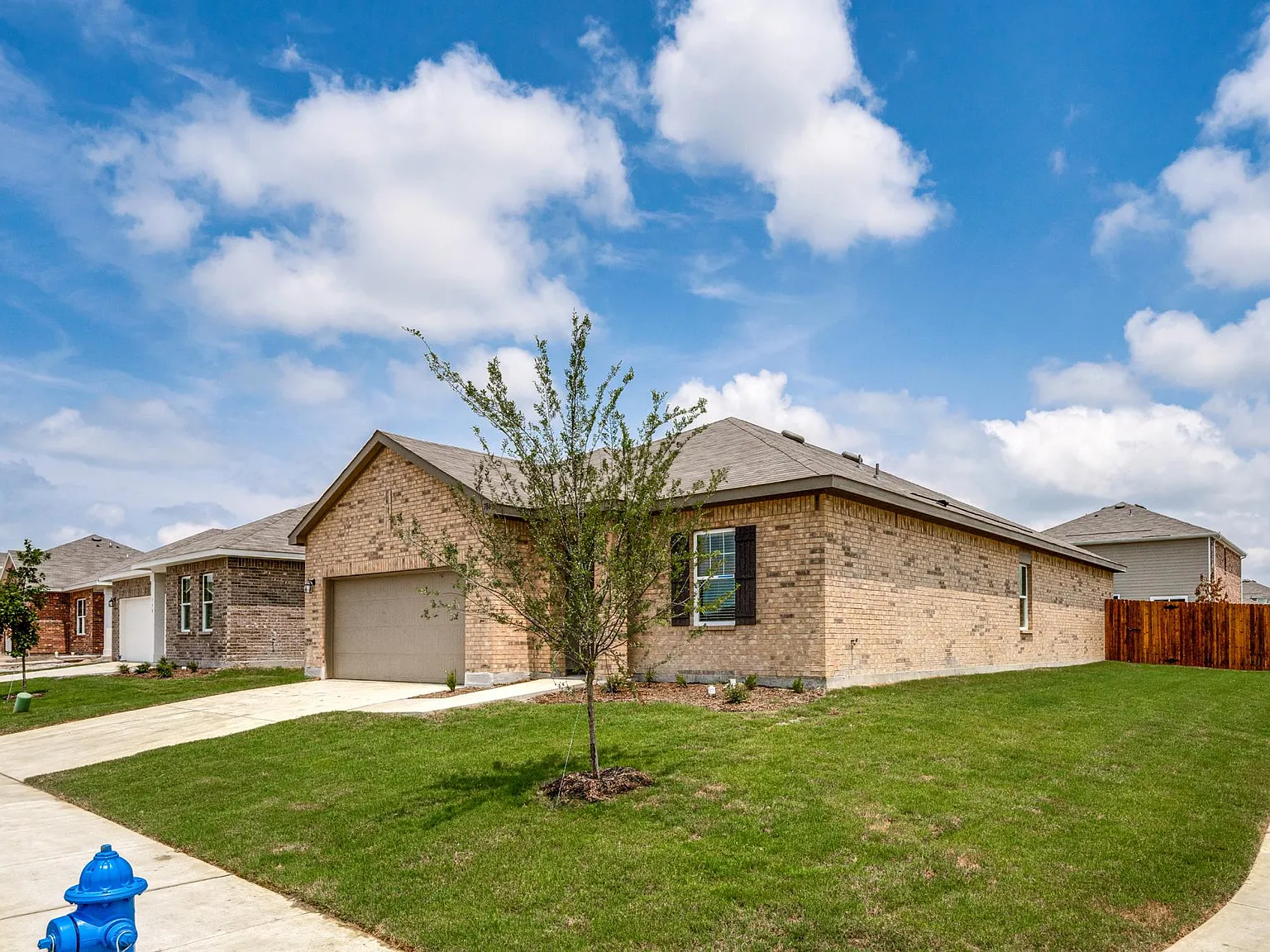 4 bed, 1827 sqft, $1,995 — Photo 2