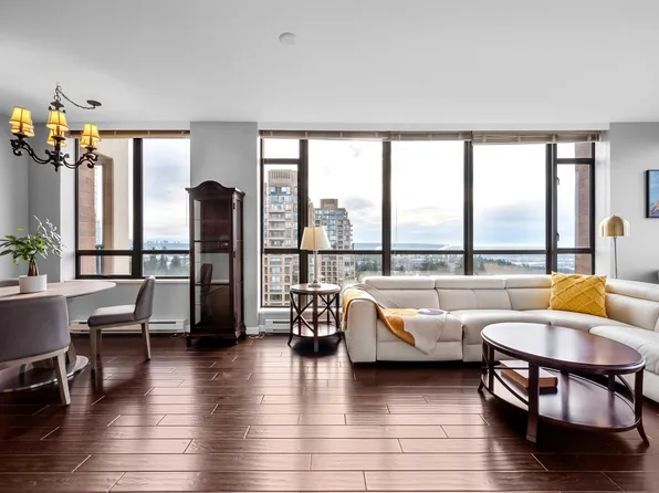 6823 Station Hill Dr #1701, Burnaby, BC V3N 0A9