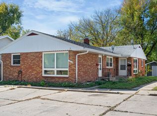 705 N 24th St, Grand Forks, ND 58203