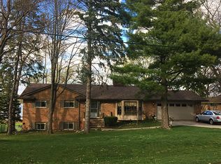 2126 S Hammond Lake Rd, West Bloomfield, MI 48324