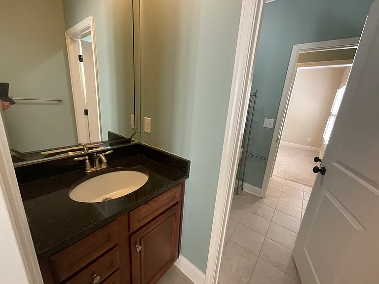 1520 Parkside Dr — Photo 7