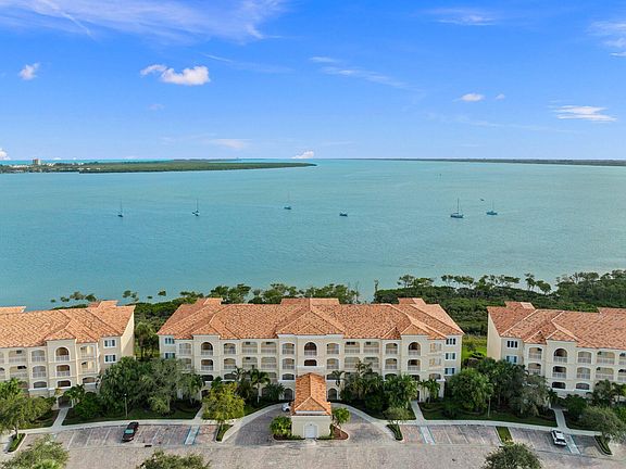 3rd image of 23 Harbour Isle Drive W #103