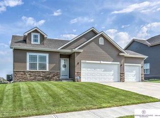 21426 Hampton Dr, Gretna, NE 68028