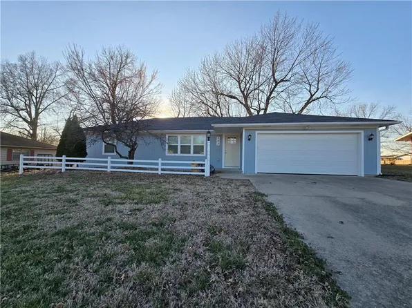 203 Kristine Ave, Clinton, MO 64735
