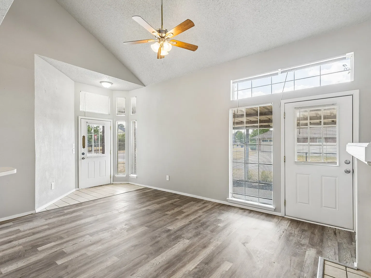 3 bed, 1359 sqft, $1,450 — Photo 3