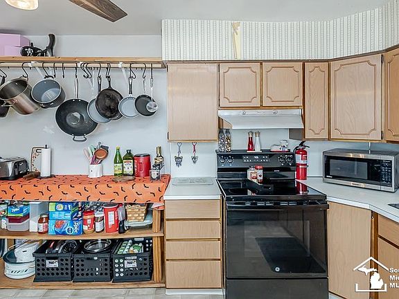 3rd image of 1008 Maple Ave