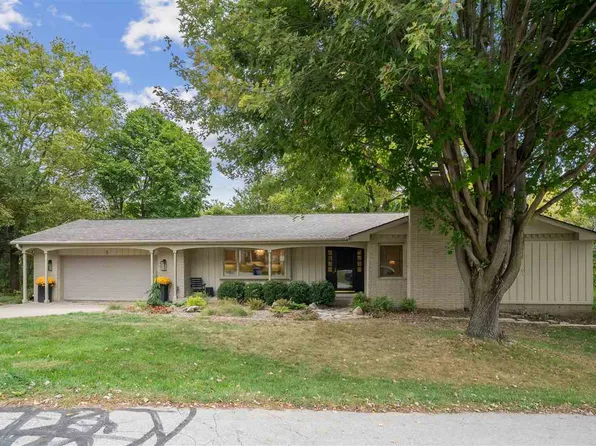 5 Fairview Knl NE, Iowa City, IA 52240