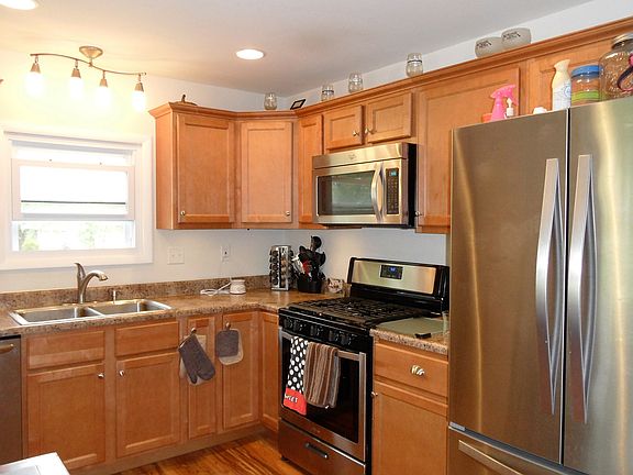 3rd image of 3906 Evans Ave