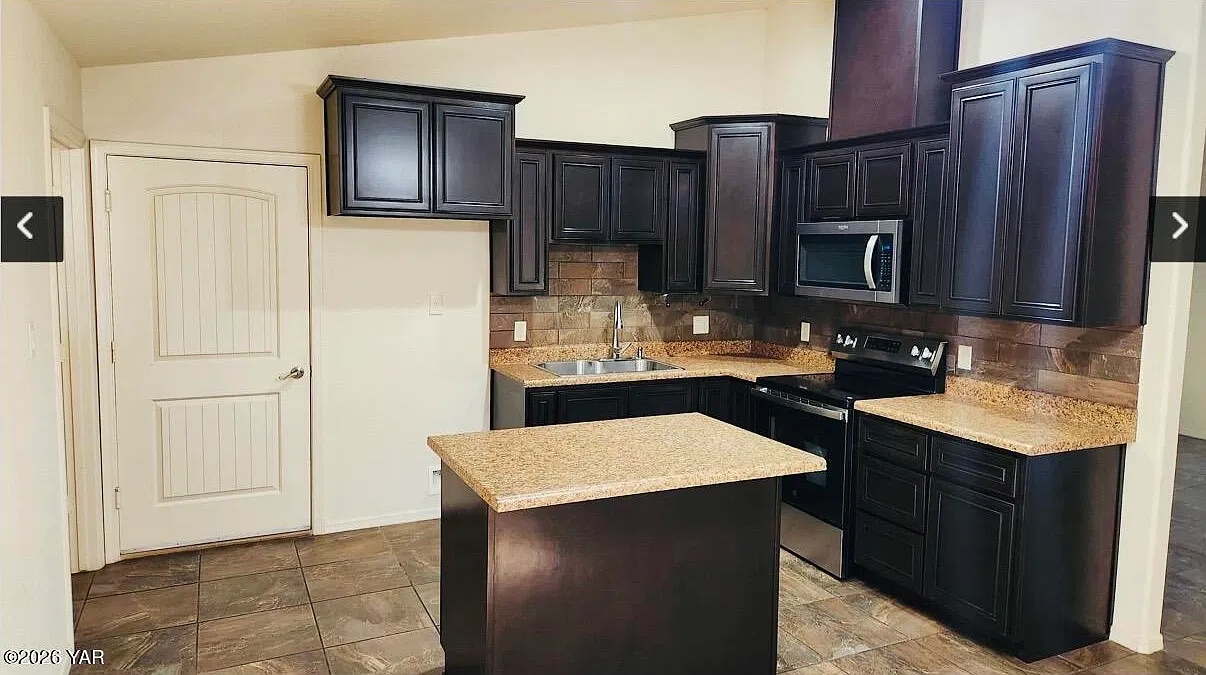 3 bed, 2.0 bath, 1175 sqft, $1,850 — Photo 2