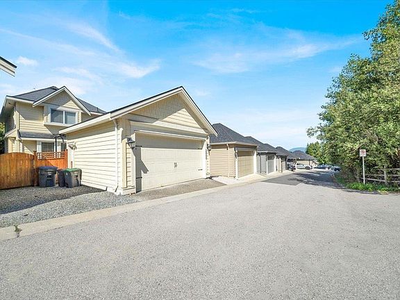 3rd image of 2886 160th St