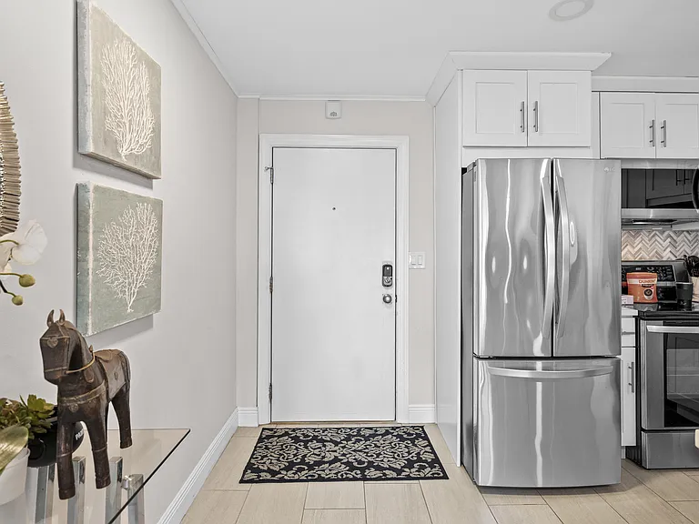 2900 Banyan St #601 — Photo 10