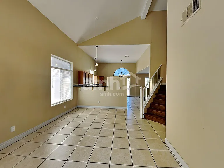 203 Mariposa Way — Photo 5