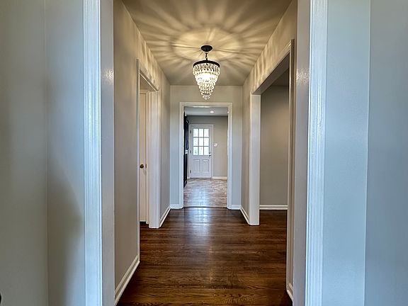 3rd image of 307 Lakeshore Dr