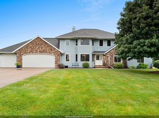 8159 Galaxy Dr, Neenah, WI 54956