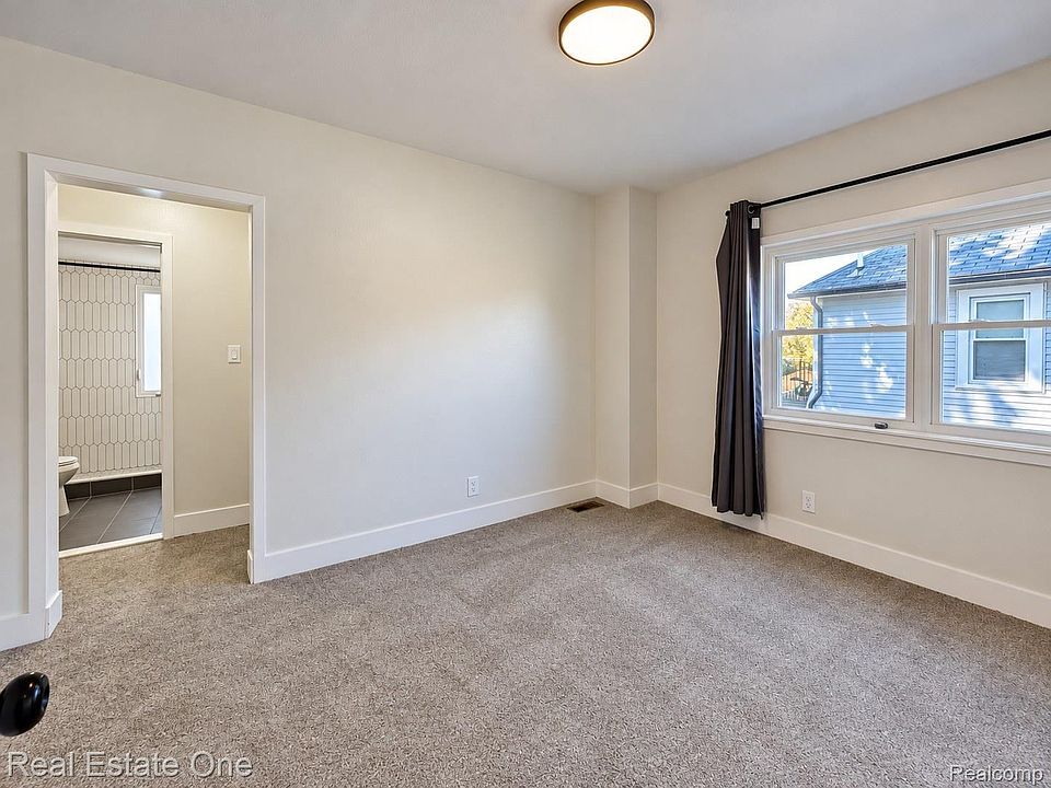 3675 Berkshire St, photo 22