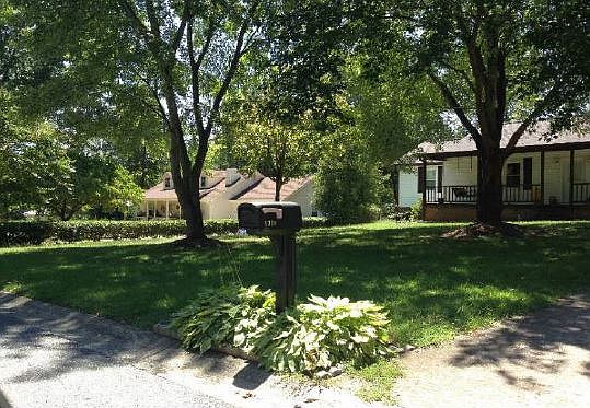 2nd image of 1099 Oak Grove Cir