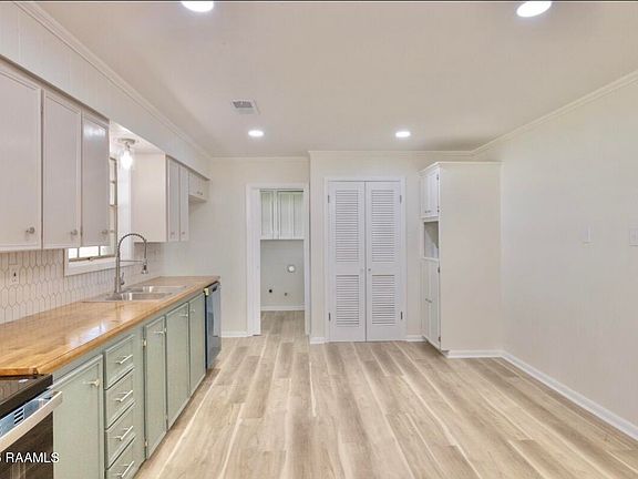 2nd image of 100 Crawford St