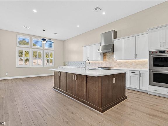 3rd image of 6196 Desert Flora Ave