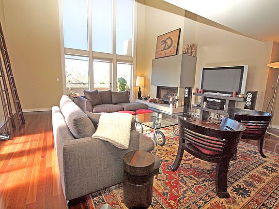 3rd image of 1403 Greenfield Ave APT 303