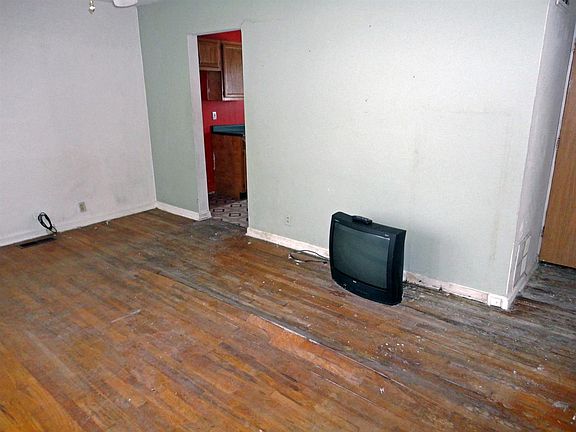 3rd image of 4622 Meadow Ln