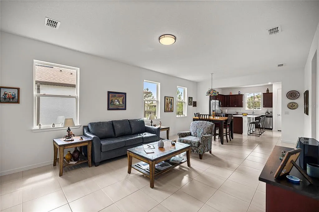 2 bed, 2.0 bath, 1432 sqft, $2,000 — Photo 3