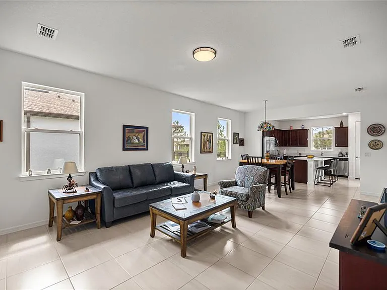 9412 SW 53rd Pl — Photo 3