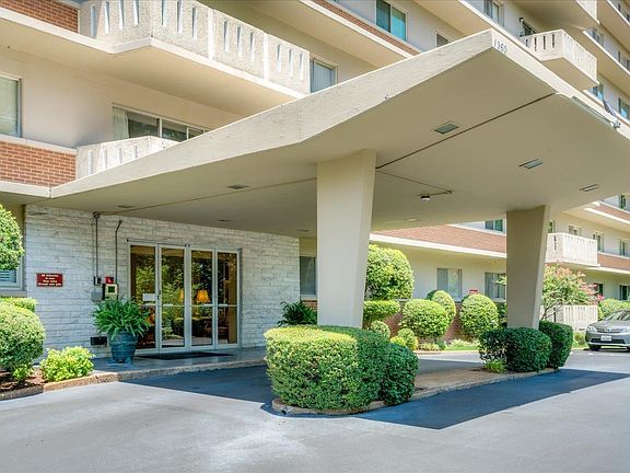 2nd image of 1960 N Parkway Ave #306