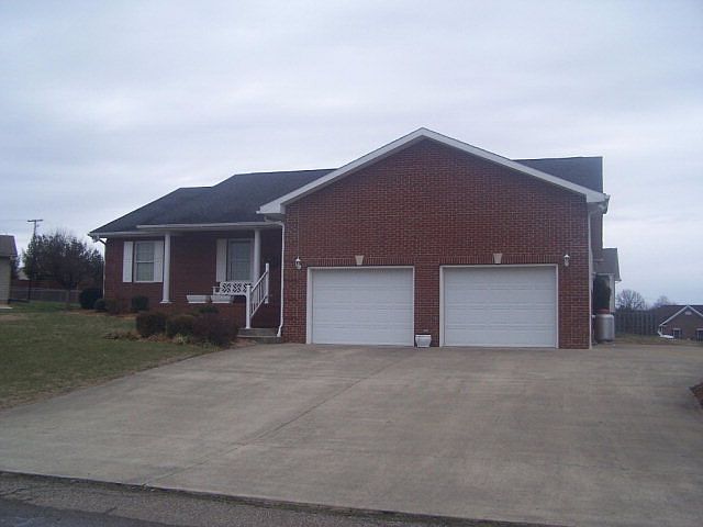 1st image of 40 Kristin Dr