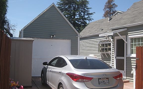 3rd image of 1930 N El Molino Ave