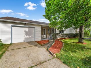 14 Rockleigh Dr, Cheektowaga, NY 14225