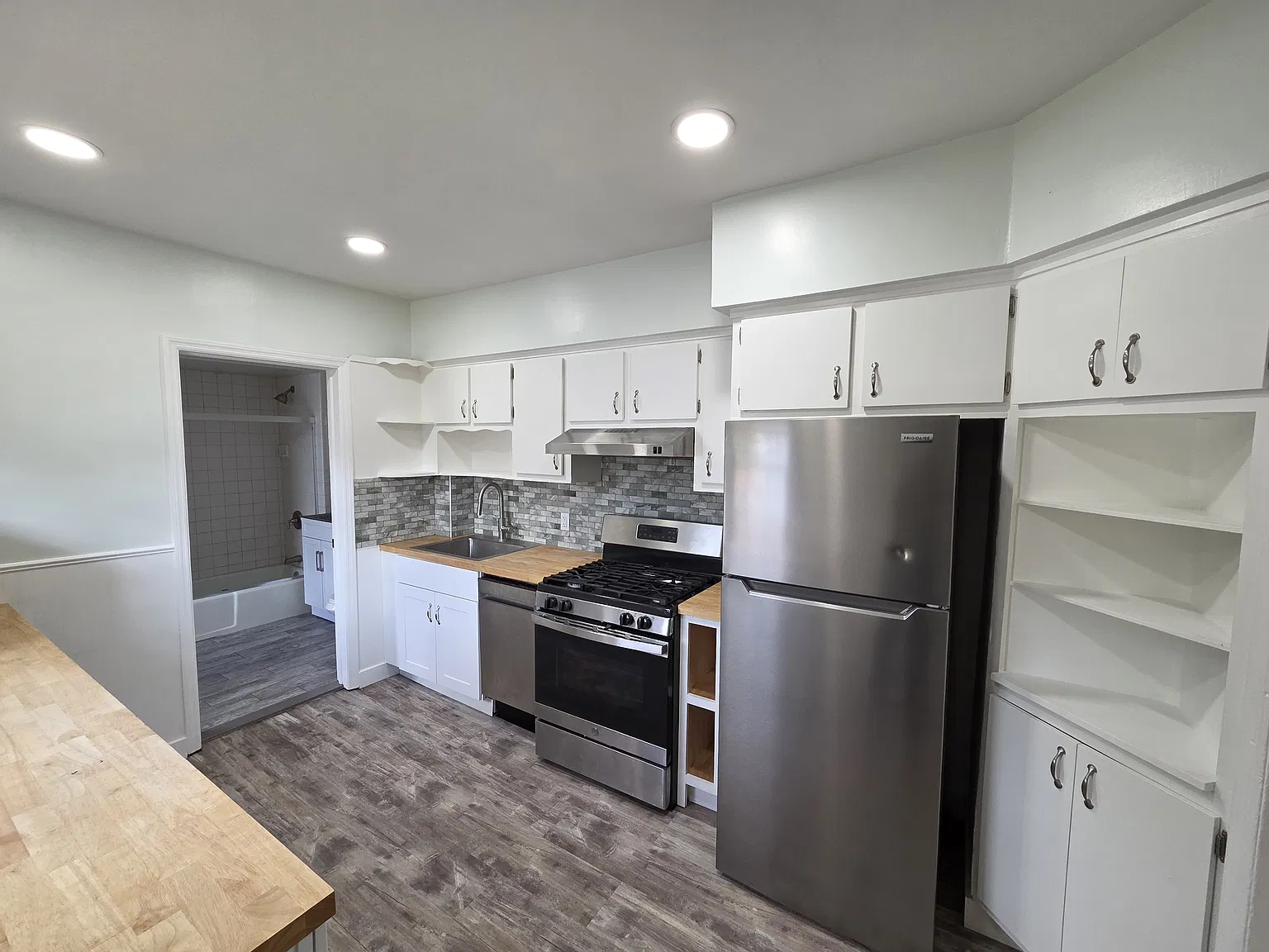 4 bed, 1710 sqft, $3,500 — Photo 2