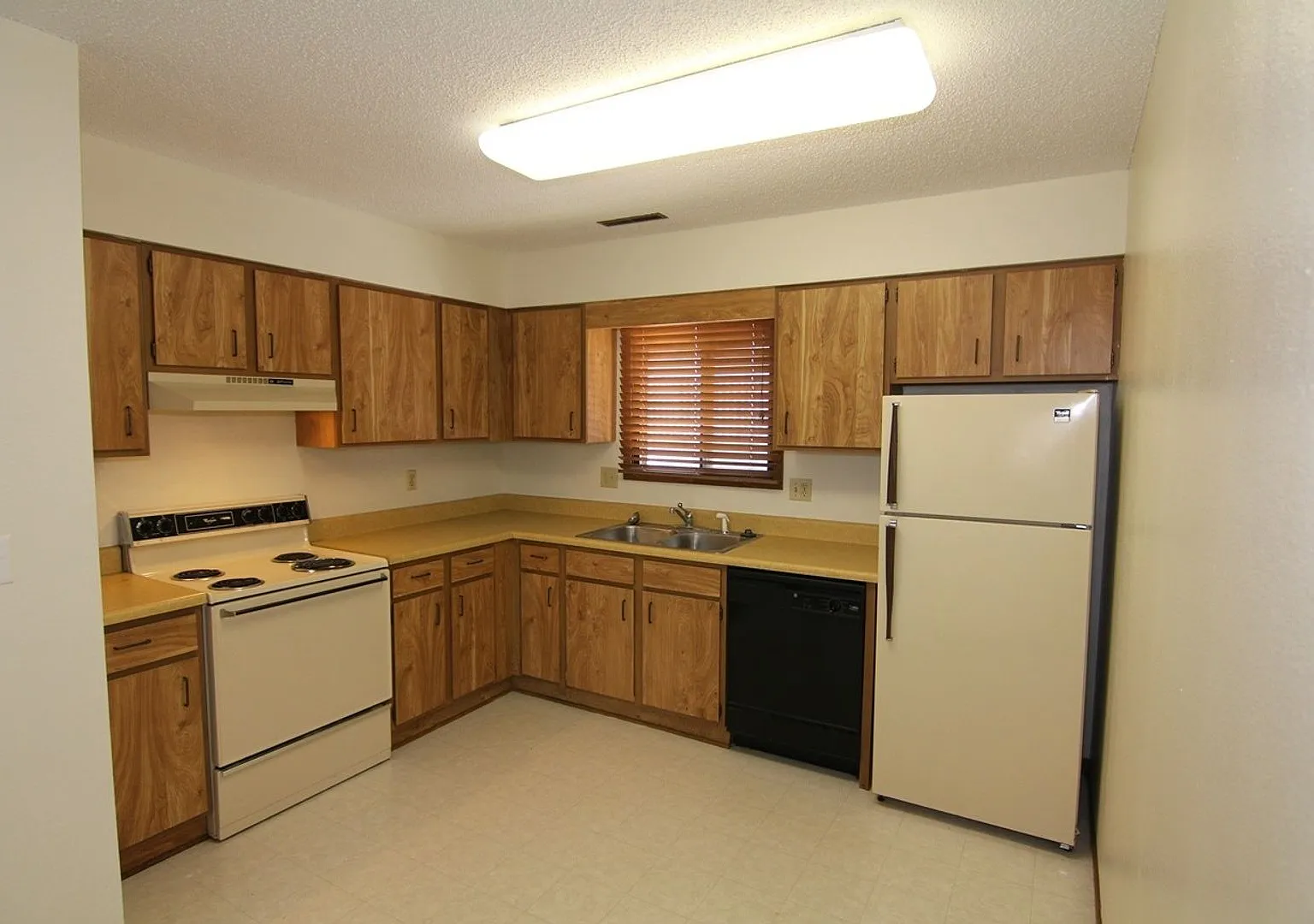 967 Boston Way — Photo 3
