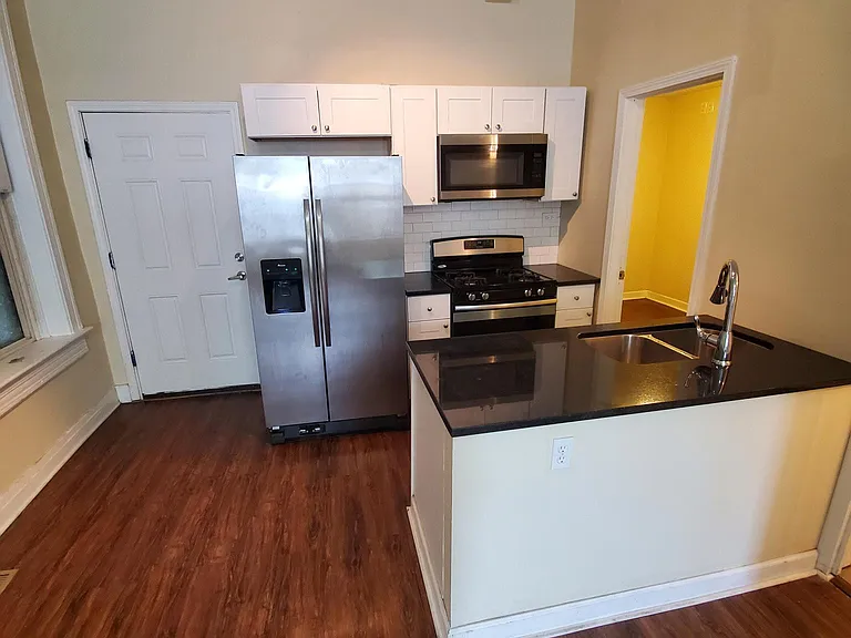 1651 W 19th St #1 — Photo 10