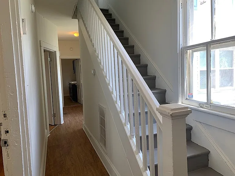 4610 Killam Ave — Photo 7