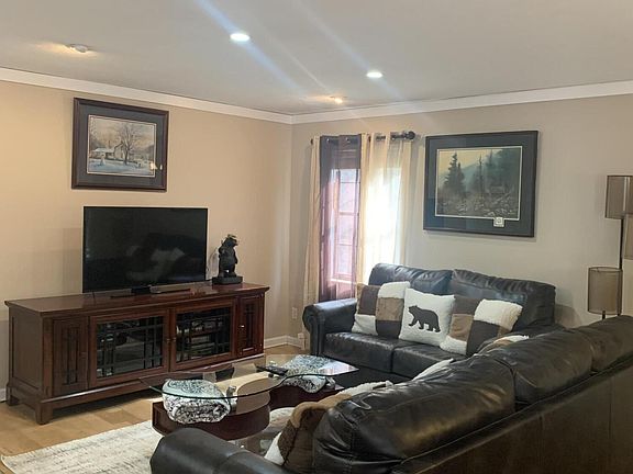 2nd image of 832 Morton Dr
