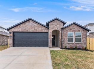138 S Maroon Ave, Fayetteville, AR 72704