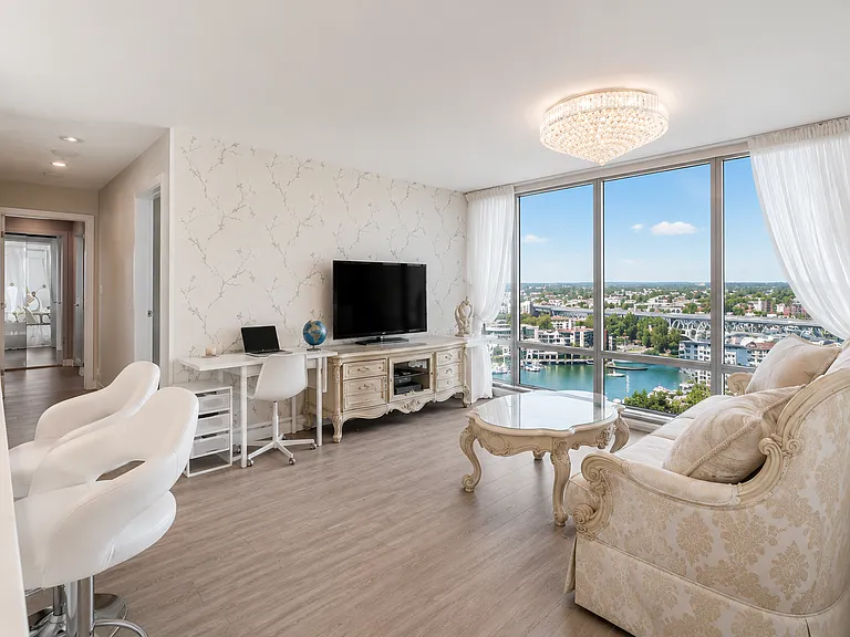 455 Beach Cres #XX — Photo 3