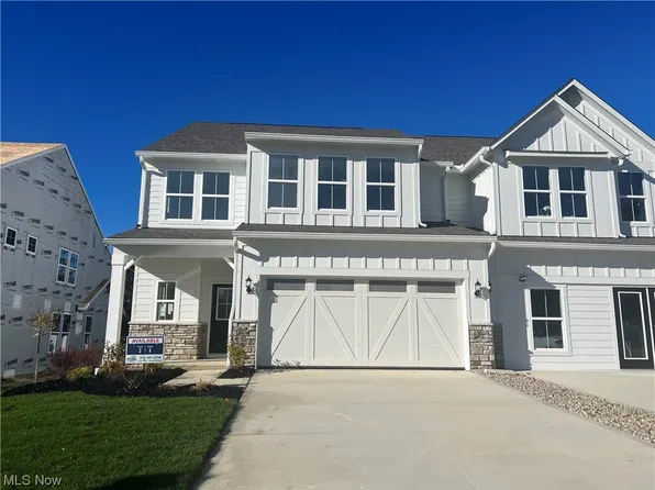 114 Lake Balaton Dr, Chagrin Falls, OH 44022