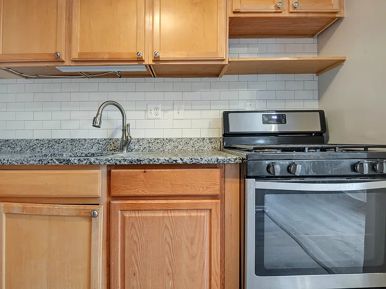 2400 41st St NW #415 — Photo 7